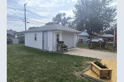 24252 Johnston Avenue, Eastpointe, MI 48021 - Photo 10