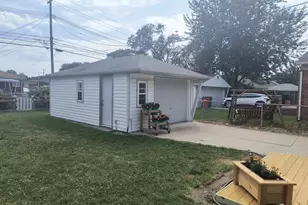24252 Johnston Ave, Eastpointe, MI 48021 - Photo 10