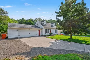 10871 Deerwood Dr SE, Lowell, MI 49331 - Photo 2