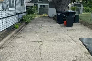 11790 Haller St, Livonia, MI 48150 - Photo 2