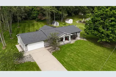 134 Pinecrest Drive, Jonesville, MI 49250 - Photo 2
