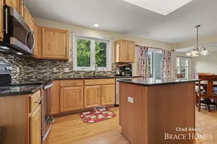 2022 Friesian Ct NE, Grand Rapids, MI 49505 - Photo 6
