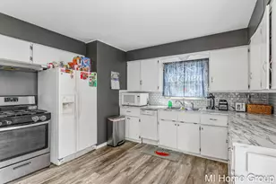 317 W 28th St, Holland, MI 49423 - Photo 12