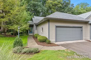 2126 S Cross Creek Dr SE, Grand Rapids, MI 49508 - Photo 2