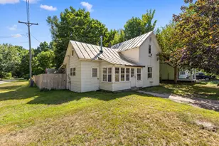 220 N Lincoln St, Howard City, MI 49329 - Photo 2