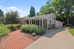 815 Sunrise Ct, Ann Arbor, MI 48103 - Photo 2