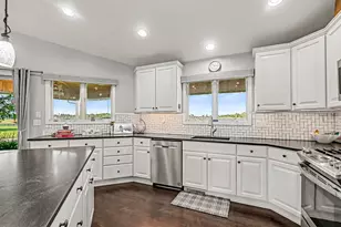 569 Hawks Nest Dr, South Haven, MI 49090 - Photo 10