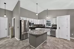 11758 Cloverview Dr, Ravenna, MI 49451 - Photo 14