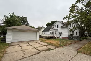 1057 12th St NW, Grand Rapids, MI 49504 - Photo 6