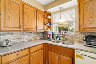 26347 Midway St, Dearborn Heights, MI 48127 - Photo 10