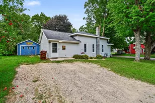 326 Beech St, Freeport, MI 49325 - Photo 2