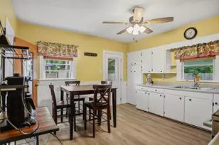 33 S State St, Zeeland, MI 49464 - Photo 6