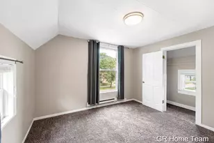 900 Fountain St NE, Grand Rapids, MI 49503 - Photo 12