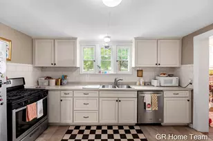 900 Fountain St NE, Grand Rapids, MI 49503 - Photo 20