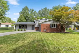 4054 Weymouth Dr SE, Grand Rapids, MI 49508 - Photo 2