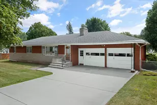 128 Schirmer Pkwy, Buchanan, MI 49107 - Photo 2