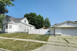 703 Hopkins St, Manistee, MI 49660 - Photo 2