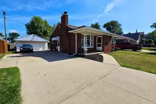 22425 Louise St, Saint Clair Shores, MI 48081 - Photo 2
