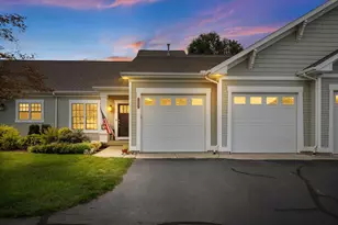 1687 S Trillium Cir, Zeeland, MI 49464 - Photo 2