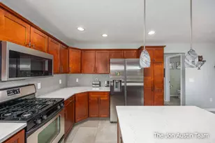 3461 Mason Ridge Dr NE, Grand Rapids, MI 49525 - Photo 14