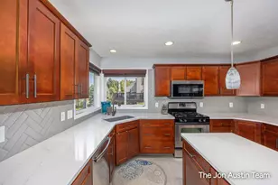 3461 Mason Ridge Dr NE, Grand Rapids, MI 49525 - Photo 12