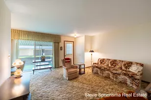 627 Carriage Ln, Jenison, MI 49428 - Photo 8