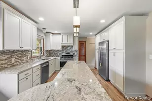 3520 Chamberlain Ave SE, Grand Rapids, MI 49508 - Photo 4