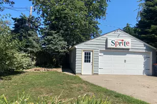 147 W 29th St, Holland, MI 49423 - Photo 2