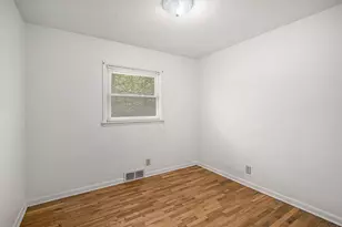 5215 E S Ave, Vicksburg, MI 49097 - Photo 12