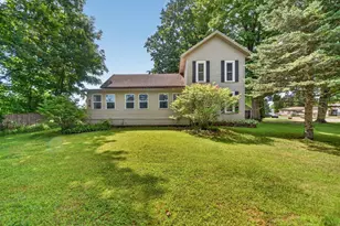 806 Jordan Lake St, Lake Odessa, MI 48849 - Photo 2