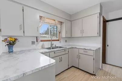 1651 Sunny Creek Street SE, Kentwood, MI 49508 - Photo 14