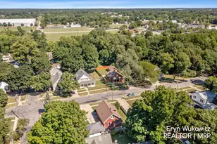317 W Montcalm St, Greenville, MI 48838 - Photo 10