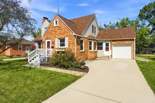 1207 Orchard Ave, Saint Joseph, MI 49085 - Photo 1