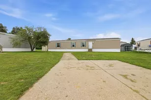 1301 Shadowridge Dr, Wayland, MI 49348 - Photo 2