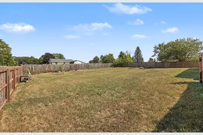 611 Locust Street, Howard City, MI 49329 - Photo 22
