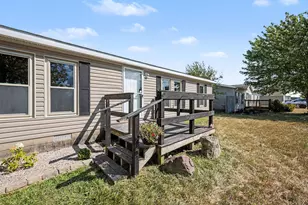611 Locust St, Howard City, MI 49329 - Photo 2
