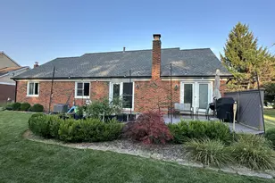 5017 Saffron Dr, Troy, MI 48085 - Photo 4