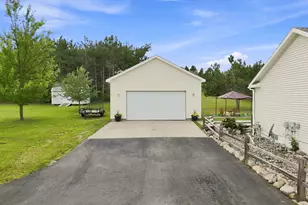 2020 Lakeview Ln, Alanson, MI 49706 - Photo 6