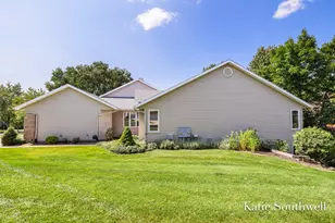 2116 Shetland Dr NE, Grand Rapids, MI 49505 - Photo 2
