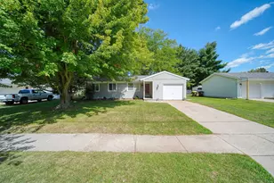 904 N Union St, Tecumseh, MI 49286 - Photo 1