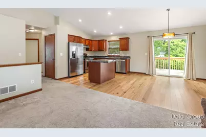 303 Regent Street SE, Grand Rapids, MI 49548 - Photo 2