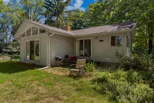 1560 S Hillsdale Rd, Hillsdale, MI 49242 - Photo 4