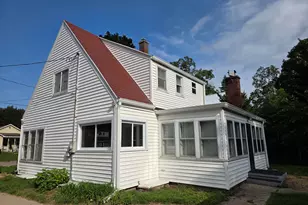 224 N Clinton St, Charlotte, MI 48813 - Photo 2