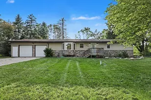 4704 Rohr Rd, Lake Orion, MI 48359 - Photo 2