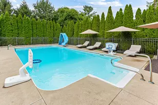 22390 Diamond Ct, Farmington Hills, MI 48335 - Photo 2