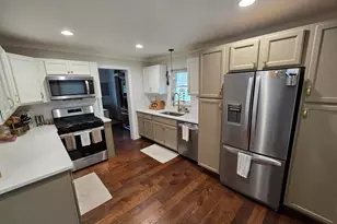 7685 Metz Dr, Shelby Twp, MI 48316 - Photo 6