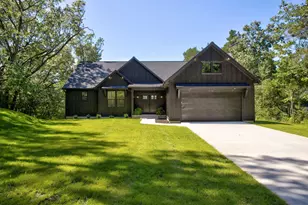 3126 Red Oak Dr, Saugatuck, MI 49453 - Photo 1