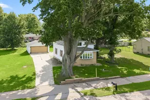 217 N Franklin St, Zeeland, MI 49464 - Photo 2