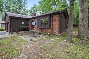 692 Pineway Dr, Norton Shores, MI 49441 - Photo 2