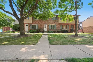 227 Sheffield Dr, Saline, MI 48176 - Photo 2